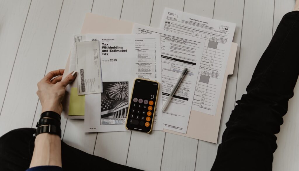 Calculadora y documentos financieros para estimar cuánto cuesta una agencia de marketing en Madrid